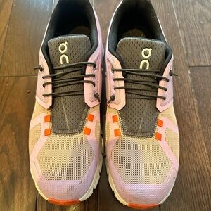 Women’s ON On Cloud 5 Trainers in Figi Rose

Women’s size 11 

EUC, worn twice